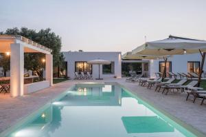 Bazén v ubytování Villa Mira 57 by Raro Villas nebo v jeho okolí
