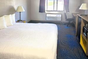 a hotel room with a bed and a window at Days Inn by Wyndham North Sioux City in North Sioux City