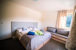Postel nebo postele na pokoji v ubytování Wellness & Spa Hotel Čertov