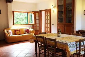 a living room with a table and a couch at Villa Amaranto in Panzano