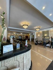 a lobby of a hotel with people sitting in chairs at Hotel Dawa in As Sulaymānīyah