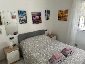 Posteľ alebo postele v izbe v ubytovaní Apartment Sun of Andalucia in first beach line with view on Africa