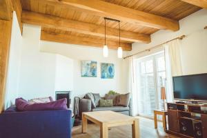 Posezení v ubytování Reethus-am-Hafen Ferienhaus Westbrise