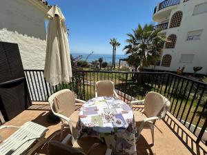 Balkón alebo terasa v ubytovaní Apartment Sun of Andalucia in first beach line with view on Africa
