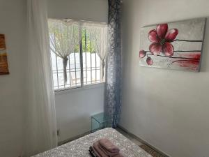 Posteľ alebo postele v izbe v ubytovaní Apartment Sun of Andalucia in first beach line with view on Africa