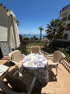 Balkón alebo terasa v ubytovaní Apartment Sun of Andalucia in first beach line with view on Africa