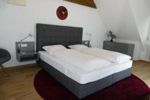 Ein Bett oder Betten in einem Zimmer der Unterkunft Hotel Ottheinrich