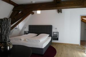 Ein Bett oder Betten in einem Zimmer der Unterkunft Hotel Ottheinrich