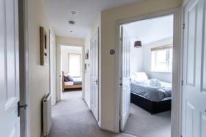 A bed or beds in a room at Sawadee Apartments 