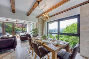 Khu vực ghế ngồi tại Villa Fuzine