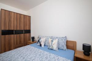 Ένα ή περισσότερα κρεβάτια σε δωμάτιο στο Apartmani twins