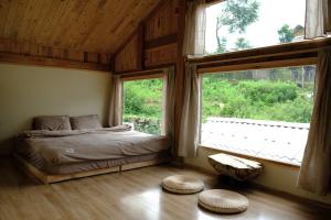 a bedroom with a bed and a large window at DE MONG SAPA in Sa Pa