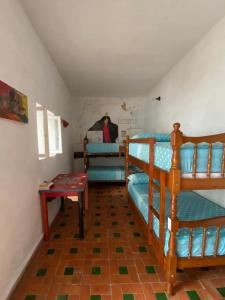Postel nebo postele na pokoji v ubytování Youth Hostel Tarbiaat 44