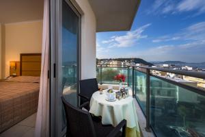 Balkón alebo terasa v ubytovaní Manousos City Hotel