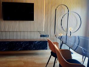 Televízia a/alebo spoločenská miestnosť v ubytovaní Fridda House Rias Baixas Vigo