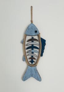 een houten ornament van een vis aan een haak bij Apartament DWIE RYBKI in Pobierowo