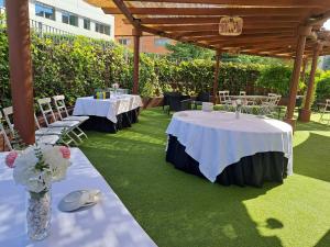 Restauracja lub miejsce do jedzenia w obiekcie Amura Alcobendas