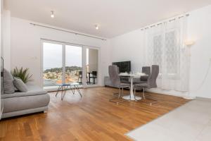 Ruang duduk di Nava-Apartment with beutiful view and garage space