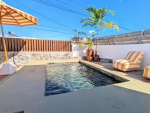 Bazén v ubytování Maison Lemonade, parenthèse sucrée avec piscine nebo v jeho okolí