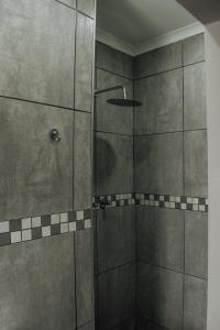 Ένα μπάνιο στο The Only Guestroom +2 φωτογραφίες