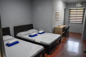 Postel nebo postele na pokoji v ubytování Bethany Suites