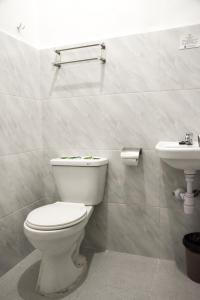 Koupelna v ubytování Bethany Suites