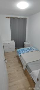 カステリョン・デ・ラ・プラナにあるApartamento en Castellónのベッドルーム1室(ベッド1台、ナイトスタンド2台、ベッドサイドサイドサイドサイドサイドサイドサイドサイドサイドサイドサイドサイドサイドサイドサイドサイドサイドサイドサイドサイドサイドサイドサイドサイドサイドサイドサイドサイドサイドサイドサイドサイドサイドサイドサイドサイドサイドサイドサイドサイドサイドサイドサイドサイドサイドサイドサイドサイドサイドサイドサイドサイドサイドサイドサイドサイドサイドサイドサイドサイドサイドサイドサイドサイドサイドサイドサイドサイドサイドサイドサイドサイドサイドサイドサイドサイドサイドサイドサイドサイドサイドサイドサイドサイドサイドサイドサイドサイドサイドサイドサイドサイドサイドサイドサイドサイドサイドサイドサイドサイドサイドサイドサイドサイドサイドサイドサイドサイドサイドサイドサイドサイドサイドサイド