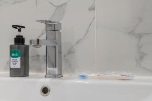 Koupelna v ubytování С видом на горы привлекательная квартира + 27 fotografií