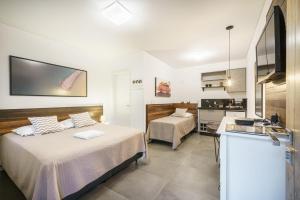 Cama ou camas em um quarto em Banzai Brava Suítes