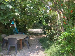 En have udenfor gîte à Rustrel