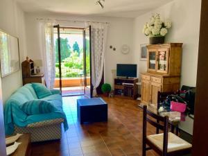a living room with a couch and a table at Casa Giò in Brusimpiano +15 photos