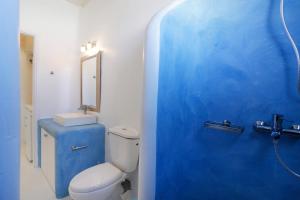 Ένα μπάνιο στο Blue Studio at Cavo Delos