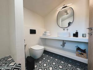 Koupelna v ubytování Zoha Villas