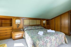 a bedroom with two beds with towels on them at Two-Levels Apartment with Terrace and Parking in Viareggio