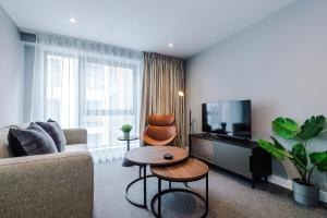 TV a/nebo společenská místnost v ubytování Hilltop Serviced Apartments - Sheffield