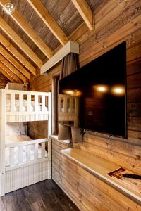 Western Camp Resort客房内的一张或多张床位