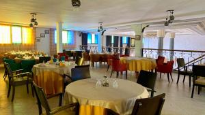 Restaurace v ubytování Hôtel AL QAISAR