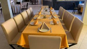 Restaurace v ubytování Hôtel AL QAISAR