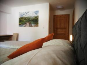 Letto o letti in una camera di Landgasthof Peterbauer
