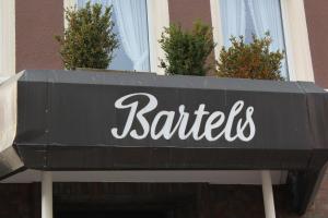 ใบรับรอง รางวัล เครื่องหมาย หรือเอกสารอื่น ๆ ที่จัดแสดงไว้ที่ Bartels Stadt-Hotel