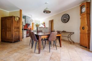 Fotografie z fotogalerie ubytování La Maison de Mathis - Maison avec piscine privée v destinaci Rousset-les-Vignes + 7 fotografií