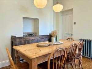 Fotografie z fotogalerie ubytování Edwardian 4 bed home - Tunnels Beach 2 mins away v destinaci Ilfracombe + 16 fotografií