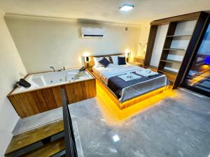 Postel nebo postele na pokoji v ubytování Villa Avarell + 13 fotografií