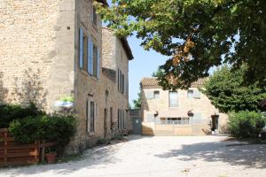 an alley in an old stone building at Les Gîtes de Genas in Bourg-lès-Valence