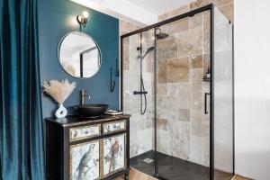 a bathroom with a shower with a mirror at Échoppe contemporaine - Bordeauxlidays in Bordeaux +21 photos