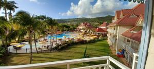 Sundlaugin á Le MaDja'Kaz - studio en résidence et bord de Mer - Sainte Luce Martinique eða í nágrenninu