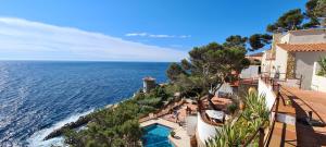 a view of the ocean from a building at Villa Transatlantique en première ligne de mer dite Villa Esmeralda in Llafranc
