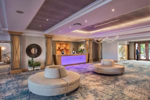 Posezení v ubytování Le Suffren Hotel & Marina
