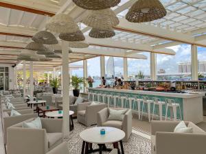 Restaurace v ubytování Le Suffren Hotel & Marina