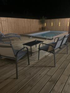 Bazén v ubytování Villa bois avec piscine nebo v jeho okolí + 13 fotografií